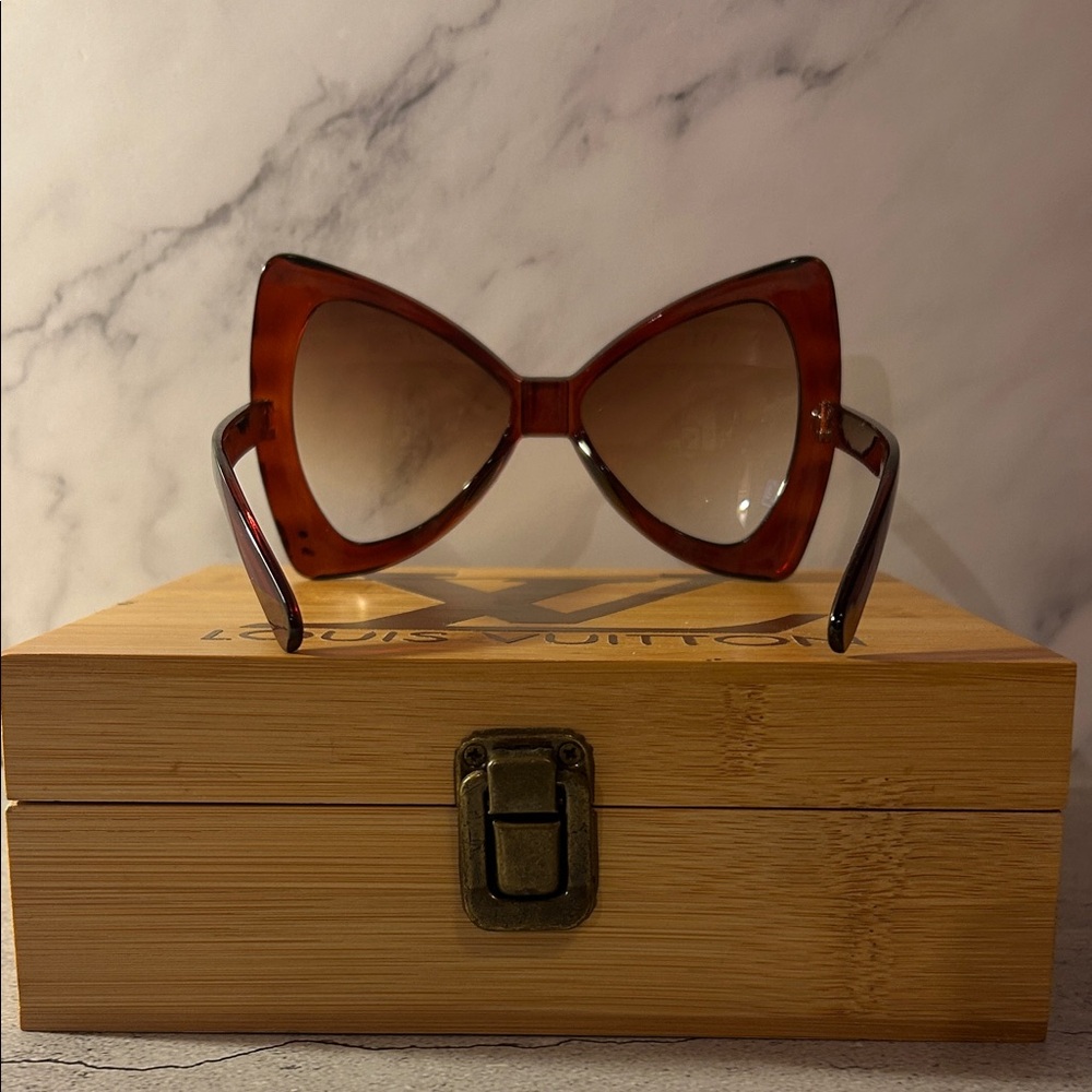 Source Unknown Oversized Brown Bow Shaped Sunglasses - Picture 3 of 4